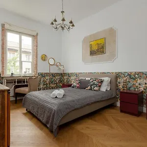 On The Square By Renters Apartment